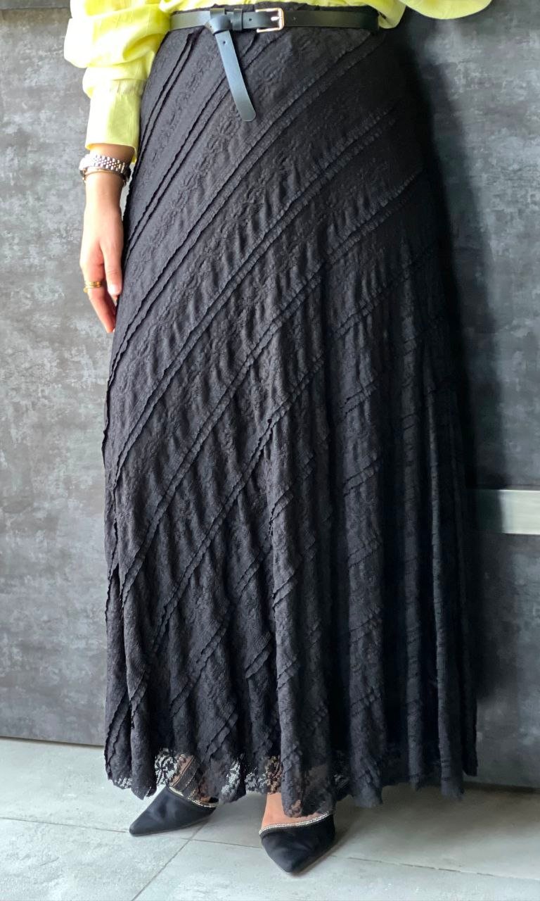 3222eb0f-e037-4e25-b716-33c7b00d04c1 Elegant Lace Skirt - Image 1