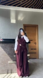 Elegant Waist-Accessory Suit - Image 8