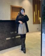 Chic Pleated Knit Skirt - Image 3